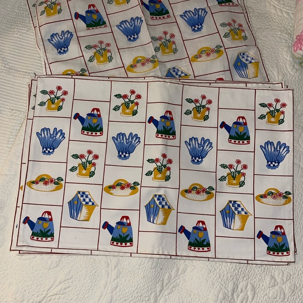 Cute garden themed, placemats, and napkins